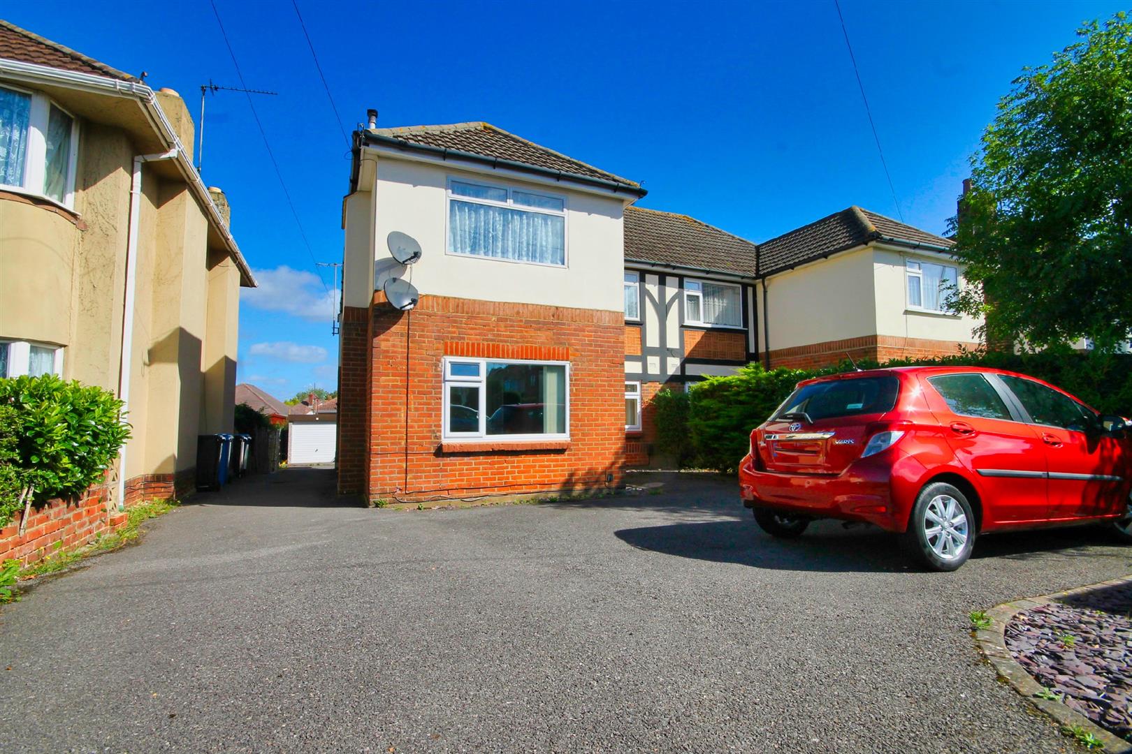 3 Bedroom Apartment Dorchester Road, Oakdale, Poole